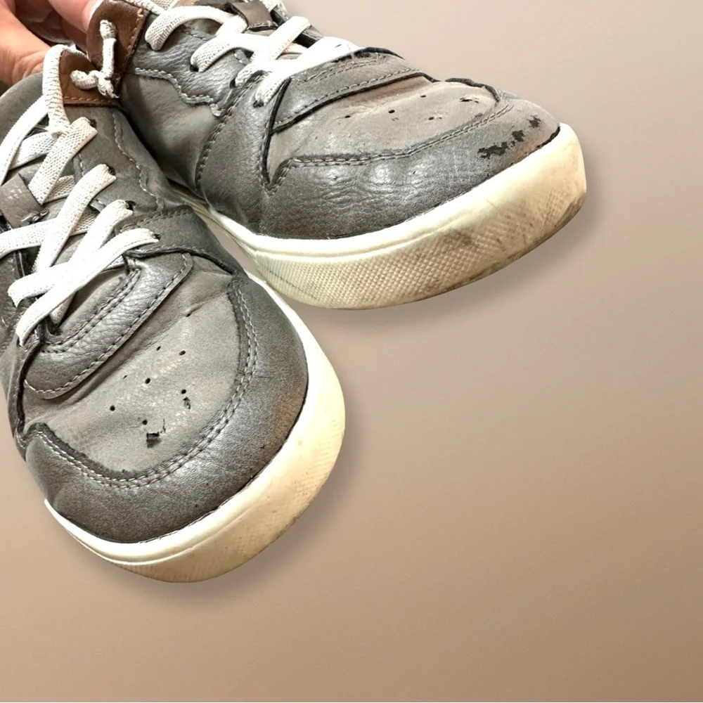 ⭐️ 5 for $25 OshKosh B’Gosh Brown & Gray Boys Sneakers Size 2